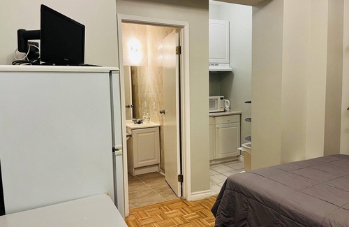 Old Town Hotel | Moe's Suite Hotel