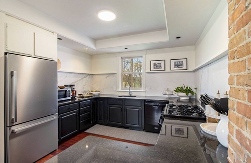 Whittaker House | Moeder's: Accommodations and Event Space