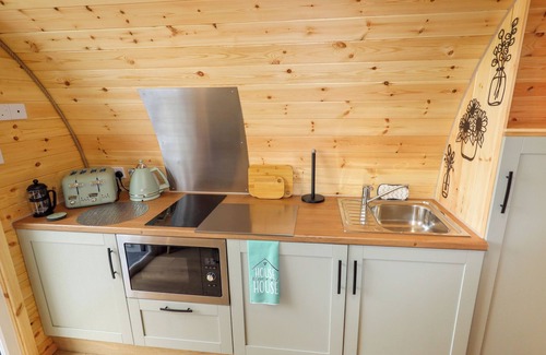 Denbigh Cottage | MOEL ARTHUR, romantic, country holiday cottage in Denbigh