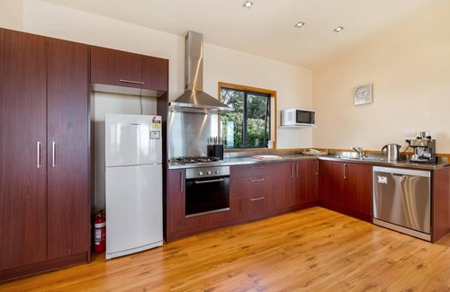 Onetangi House | Moeraki - Private walkway to Onetangi Beach - Modern 3 Bedroom Home with Onetangi Beach Access