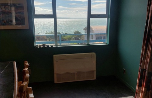 Moeraki House | Moeraki village, family sized house stunning views, 50m to the beach.