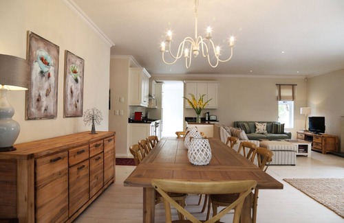 Eastcliff House | Moffat Street Gem | Near Town Centre | Pool | Pets