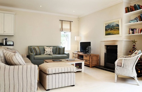 Eastcliff House | Moffat Street Gem | Near Town Centre | Pool | Pets