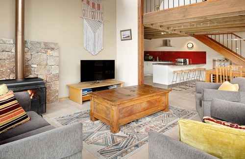 Lake Crackenback Ski Chalet | Mogul Rock at Crackenback