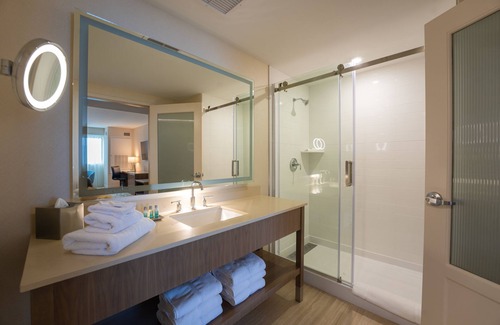 Wilkes-Barre Hotel | Mohegan Pennsylvania Casino Resort - Adults Only 21+