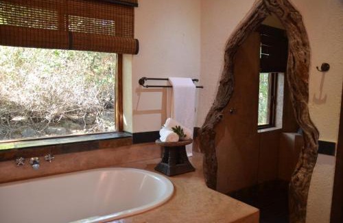 Kampersrus Cabin | Moholoholo Forest Camp