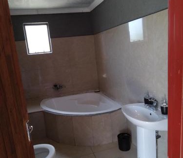 Acornhoek Cabin | Moholoholo Lodge