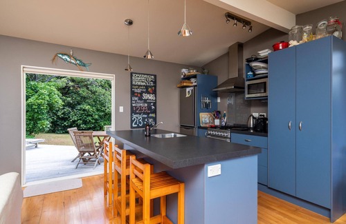 Mangawhai Heads House | Moir Point Magic - 3 bedroom cottage in secluded bush setting with stunning estuary ocean views