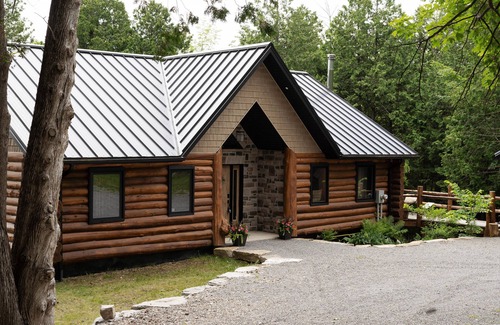 Centre Hastings House | Moira River House