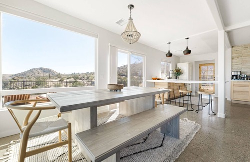Yucca Valley House | Mojave Oasis * Yoga * Peloton * Hot Tub * Fire Pit * Horseshoes * Amazing Views