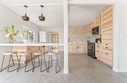 Yucca Valley House | Mojave Oasis * Yoga * Peloton * Hot Tub * Fire Pit * Horseshoes * Amazing Views