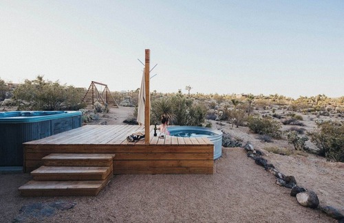 Yucca Valley House | Mojave Rosa - Cowboy Tub, Hot tub, New Fire Pit!