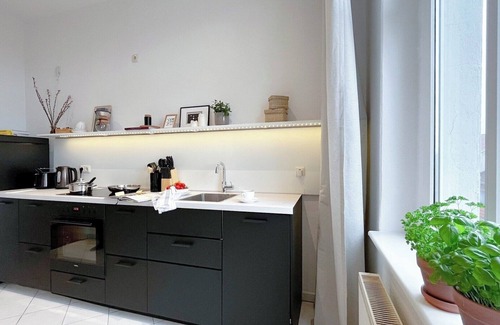 Magdeburg Apartment | MOKA Living-Sunset Apt, Kingbed, WiFi, Netflix