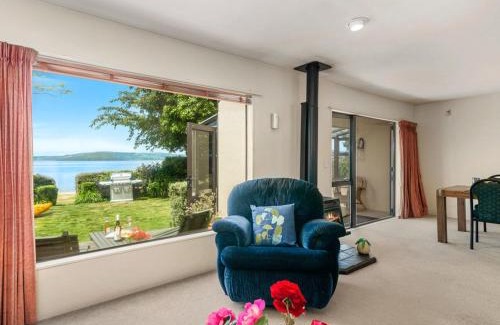 Ngongotaha House | Mokoia Sunrise - Lakefront Ngongotaha Holiday Home