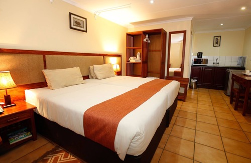 Maun Cabin | Mokoro Lodge