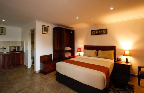 Maun Cabin | Mokoro Lodge