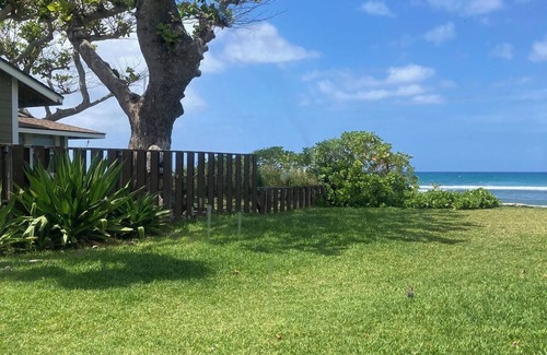 Mokuleia House | Mokuleia Classic Hawaiian-Style Beachhouse - Beautiful & Private Beachfront Home