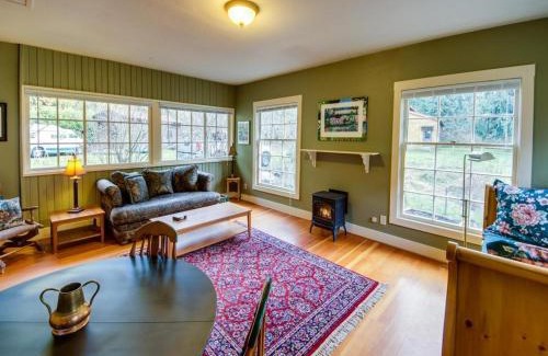 Molalla House | Molalla River Cottage