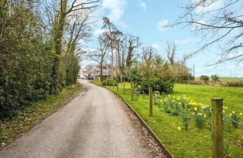 Mynydd Isa House | Mold Double Room Private Bathroom TV Free Wi-Fi