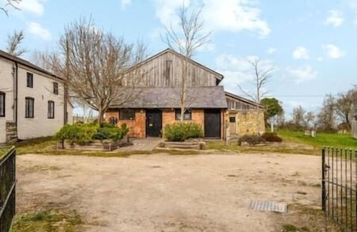 Mynydd Isa House | Mold Double Room Private Bathroom TV Free Wi-Fi