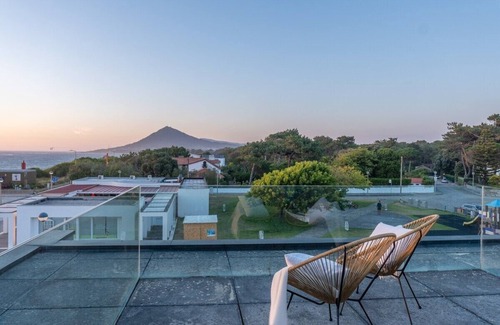 Vila Praia de Ancora Apartment | Moledo Front Beach w/Sunset Views and Pool