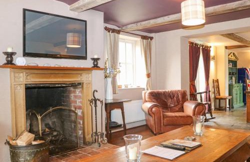 East Woodyates House | Moles Cottage