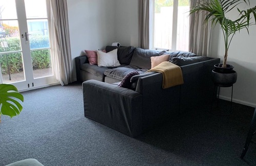 New Plymouth Cottage | Molesworth Cottage - nCentral location & close to beach