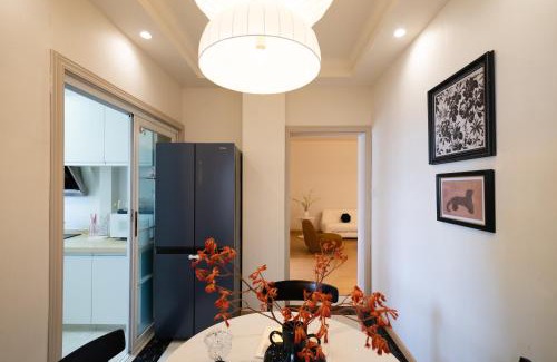 Hong Kou Apartment | Moli B&B - The Bund Riverview Nanjing East Road 3-Bedrooms with Elevator Apartment Near the subway