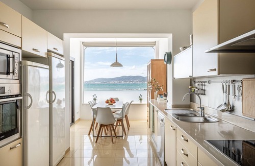 Palma de Mallorca Villa | Molinar-Portixol. El lugar perfecto para trasladar tu oficina delante del mar!