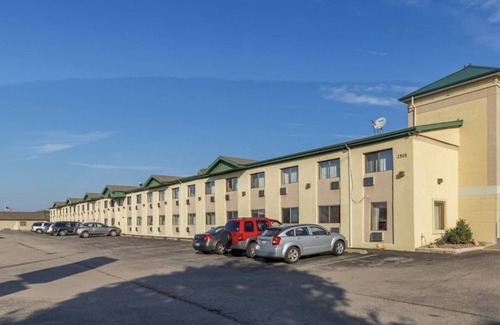 Quad Cities Hotel | Moline Bell Hotel