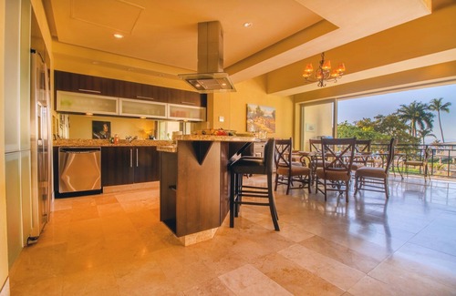 Emiliano Zapata Condo | Molino de Agua BEST in PV, amazing location. best pool! Walk EVERYWHERE