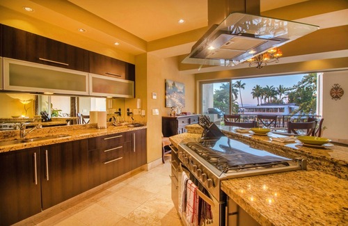 Emiliano Zapata Condo | Molino de Agua BEST in PV, amazing location. best pool! Walk EVERYWHERE