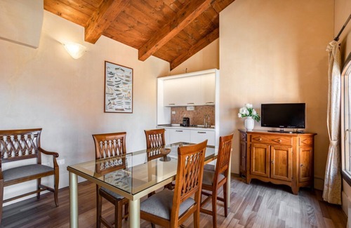 Molina Apartment | Molino Stucky Residence Mascareta Suite