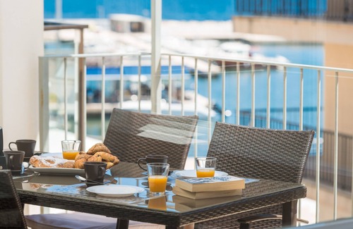 Cala Bona House | MOLL 3 - Apartment with sea views in Cala Bona. Free WiFi