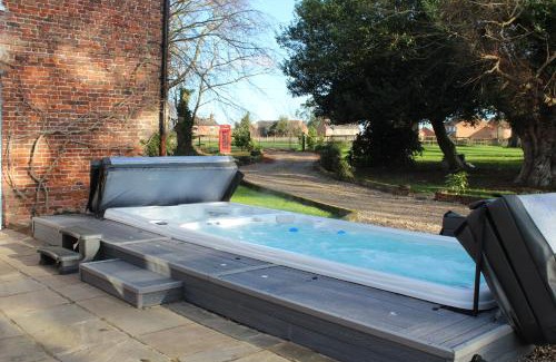 Ash House | Molland Manor House Self catering (10 bedrooms 9 bathrooms)