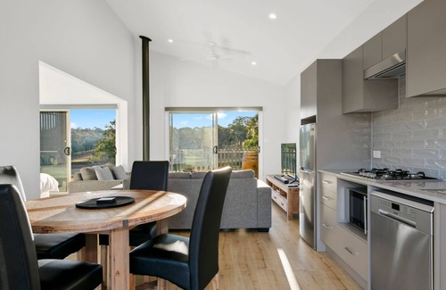 Lovedale Apartment | Molly Morgan Vineyard Villa Semillon Weekend Getaway for Two