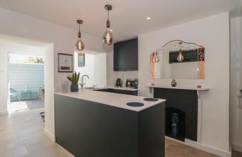 Dorchester House | Mollys Cottage
