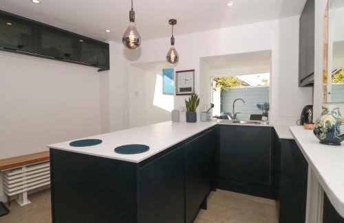 Dorchester House | Mollys Cottage