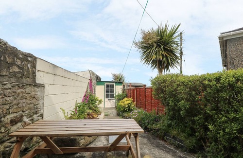 St Just Cottage | MOLLYS COTTAGE, pet friendly, country holiday cottage in St Just