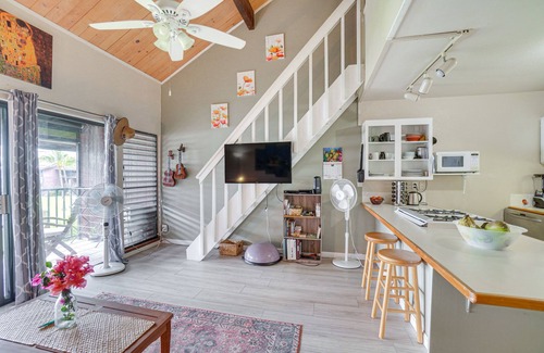 Kaunakakai Condo | Molokai Island Loft: Lanai, Pool + Walk to Beach!
