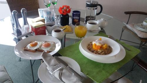 Kaka Point Bed & Breakfast | Molyneux House