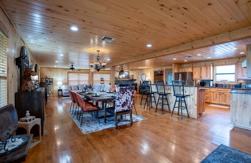 Sulphur Springs House | Mom and Dad's Place - Lil Paradise