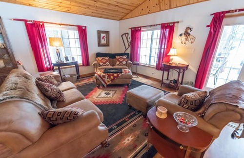 Cambridge Springs House | Mom & Pop's: Waterfront,Nature,Togetherness