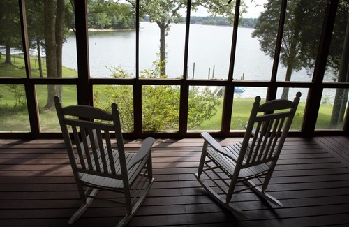 Bowling Green Cabin | Mom's Cabin - Relax Without Trying