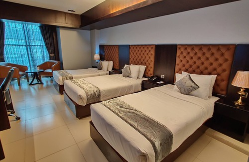 Bogra Hotel | Momo Inn