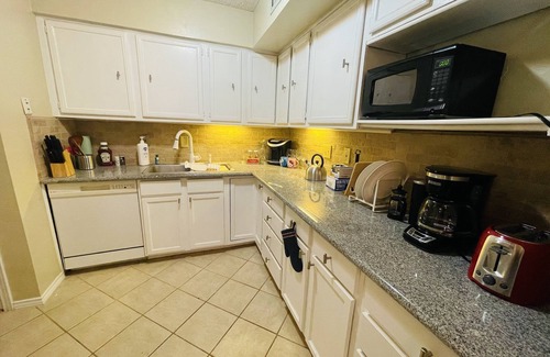 Far North Dallas Condo | Momo's cozy home 2BR/2BA with pool
