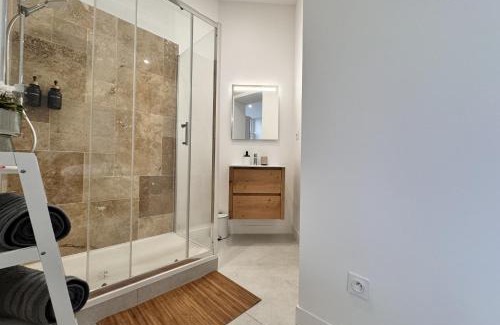 Republique Apartment | Mon spa privé - Balnéo & Sauna - Le Mans insolite