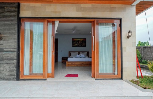 Banjarangkan House | Mona Bali Guest HousenExperience luxury in the heart of Bali’s serene