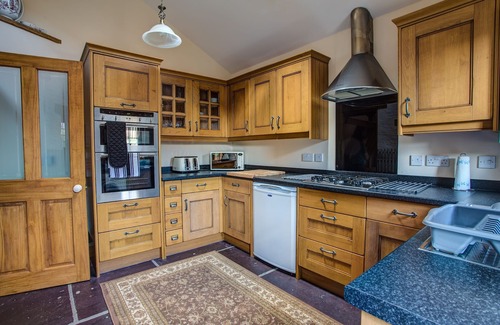 Charlestown Cottage | Mona's Cottage - Private Parking, Sea Views, Garden & Close To Harbour & Beach