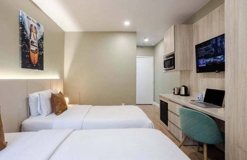 Gay Village Hotel | Monaco Duo – Berri-UQAM Nest